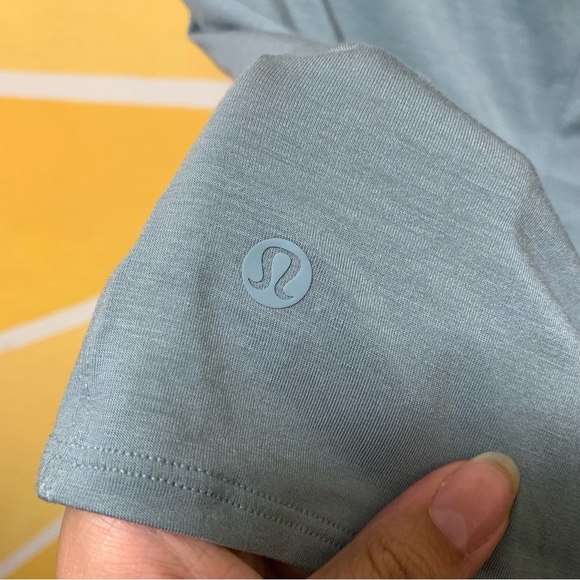 Lululemon Round Trip Short Sleeve in Blue Cast Size 12 - Picture 5 of 7